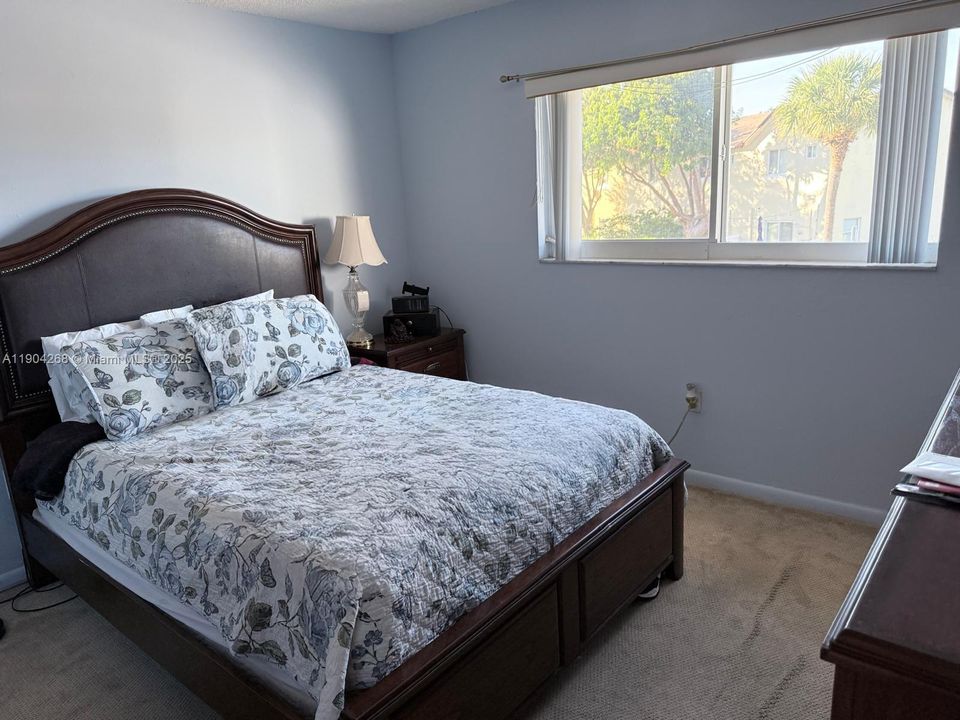 For Sale: $184,500 (2 beds, 2 baths, 1000 Square Feet)