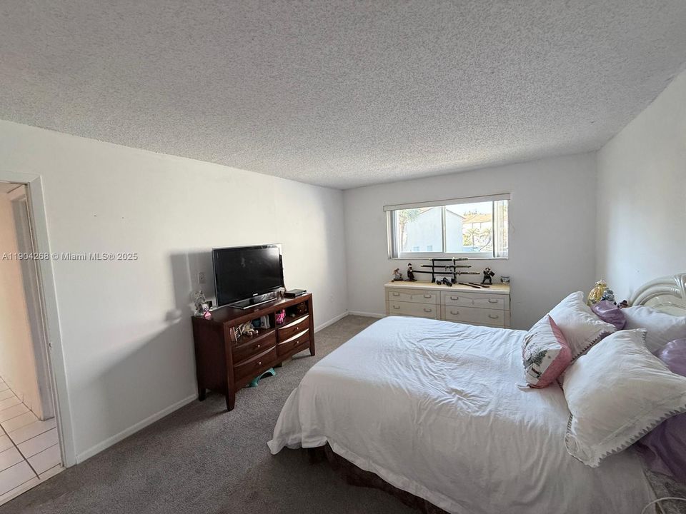 For Sale: $184,500 (2 beds, 2 baths, 1000 Square Feet)