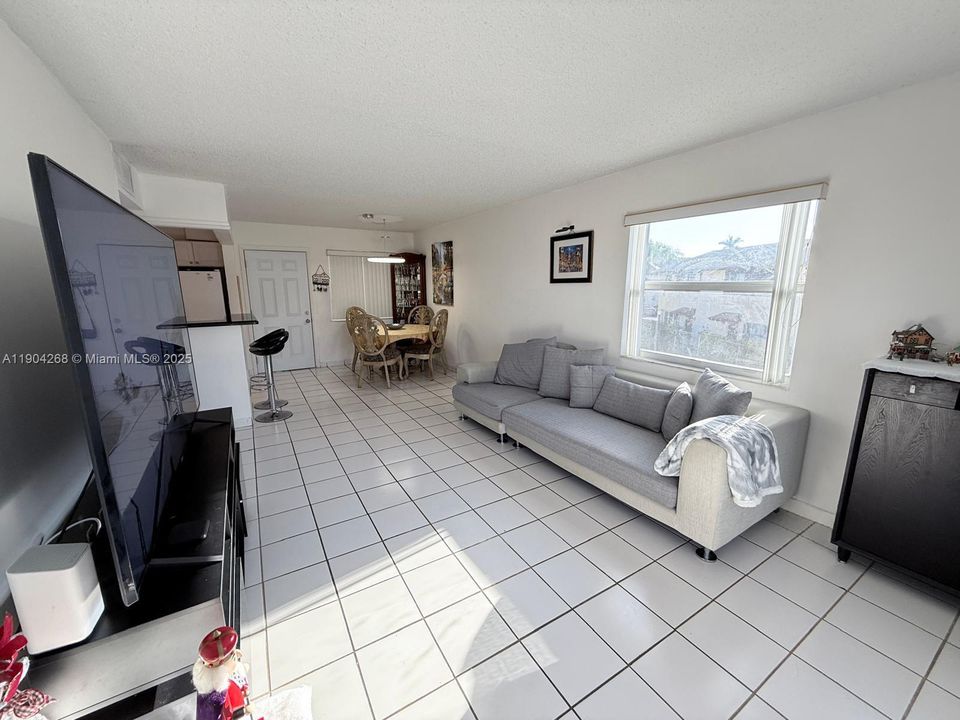 For Sale: $184,500 (2 beds, 2 baths, 1000 Square Feet)