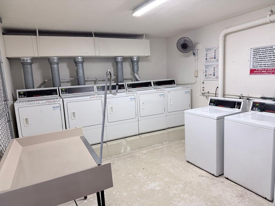 For Sale: $184,500 (2 beds, 2 baths, 1000 Square Feet)