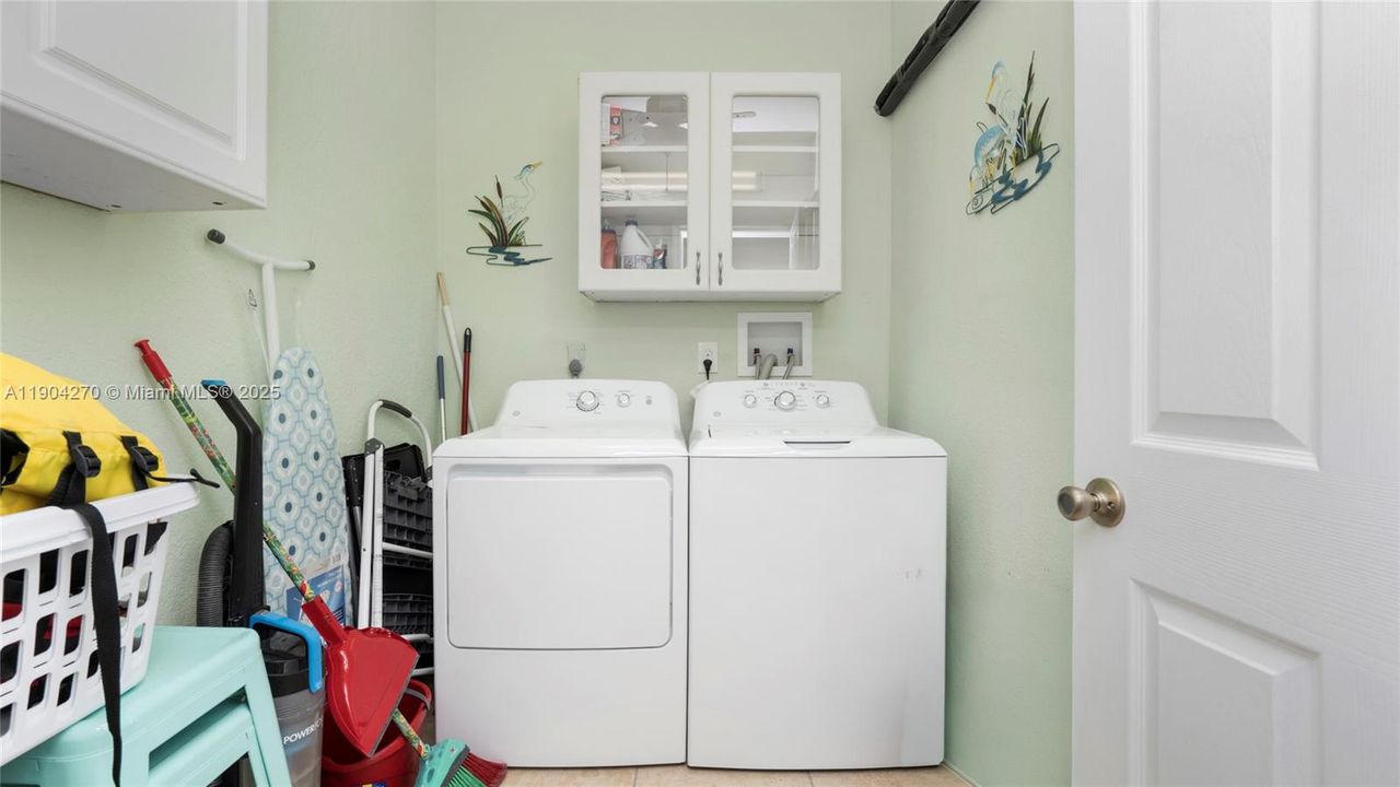 En Venta: $1,250,000 (3 camas, 3 baños, 1360 Pies cuadrados)