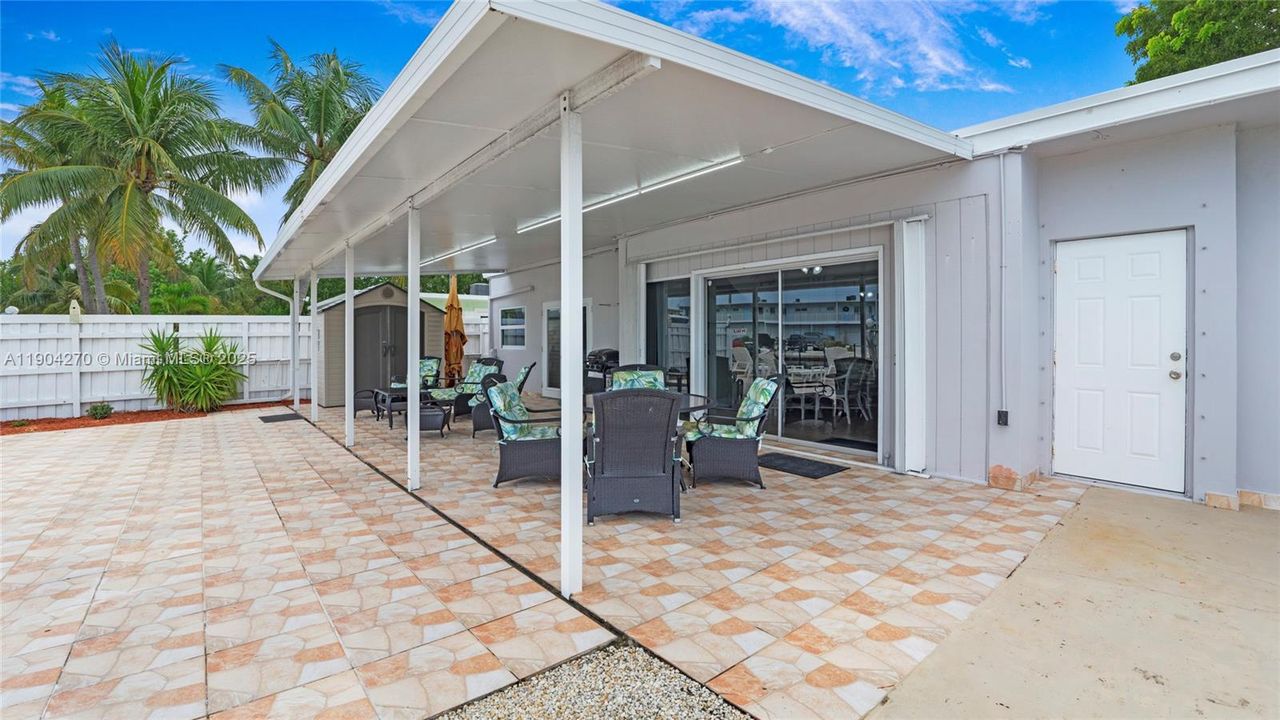 En Venta: $1,250,000 (3 camas, 3 baños, 1360 Pies cuadrados)