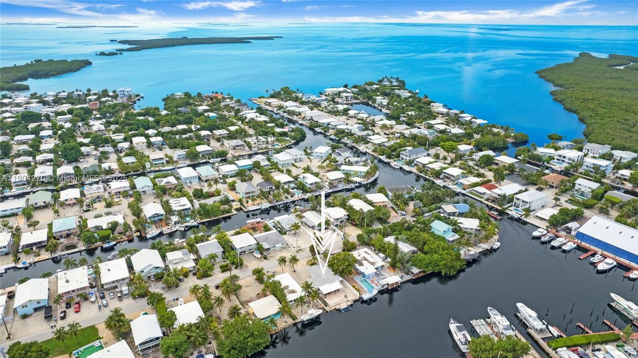 En Venta: $1,250,000 (3 camas, 3 baños, 1360 Pies cuadrados)