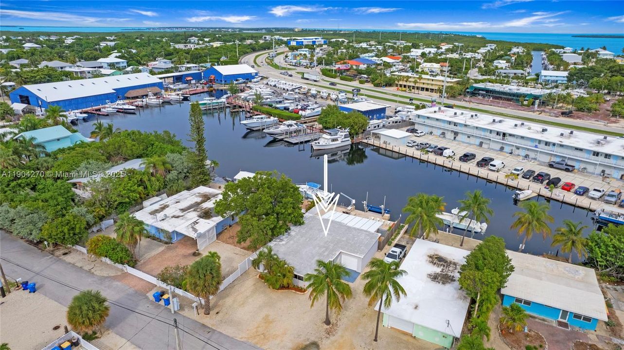 En Venta: $1,250,000 (3 camas, 3 baños, 1360 Pies cuadrados)