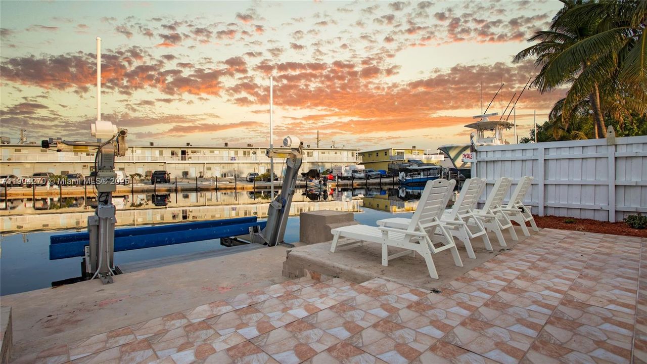 En Venta: $1,250,000 (3 camas, 3 baños, 1360 Pies cuadrados)