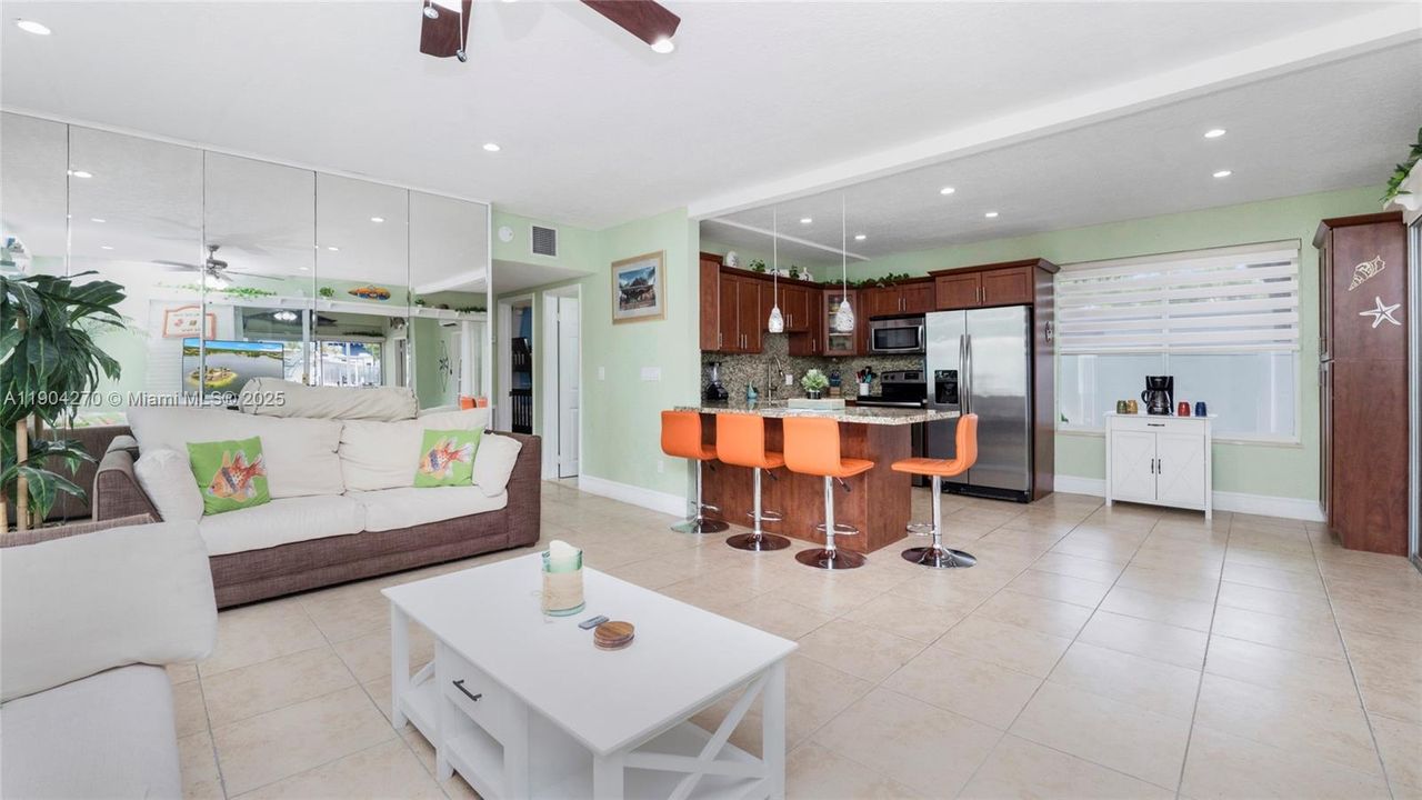 En Venta: $1,250,000 (3 camas, 3 baños, 1360 Pies cuadrados)