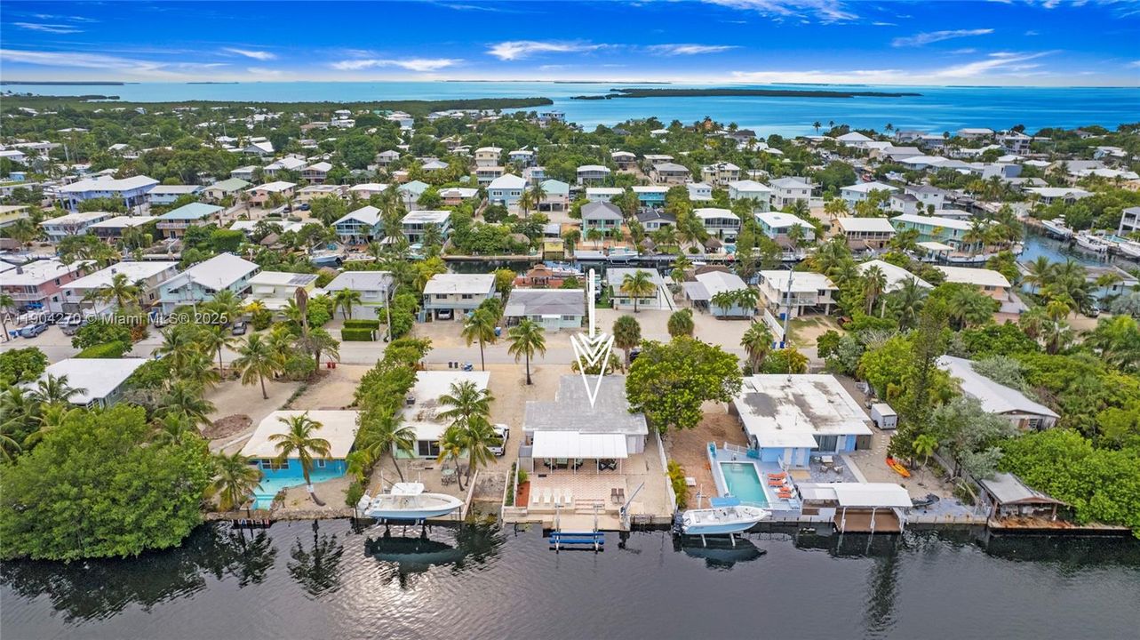 En Venta: $1,250,000 (3 camas, 3 baños, 1360 Pies cuadrados)