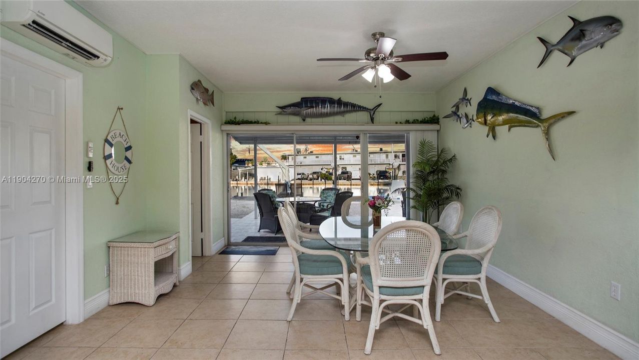 En Venta: $1,250,000 (3 camas, 3 baños, 1360 Pies cuadrados)