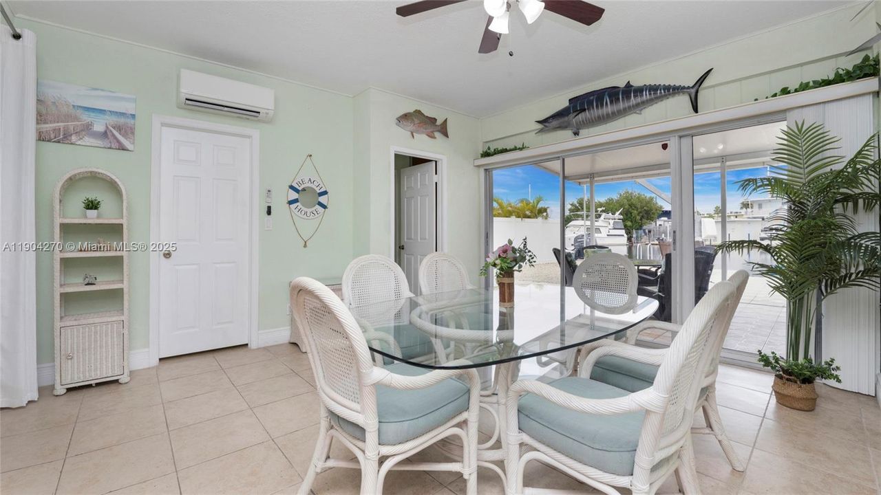 En Venta: $1,250,000 (3 camas, 3 baños, 1360 Pies cuadrados)