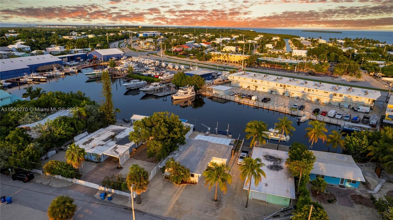 En Venta: $1,250,000 (3 camas, 3 baños, 1360 Pies cuadrados)