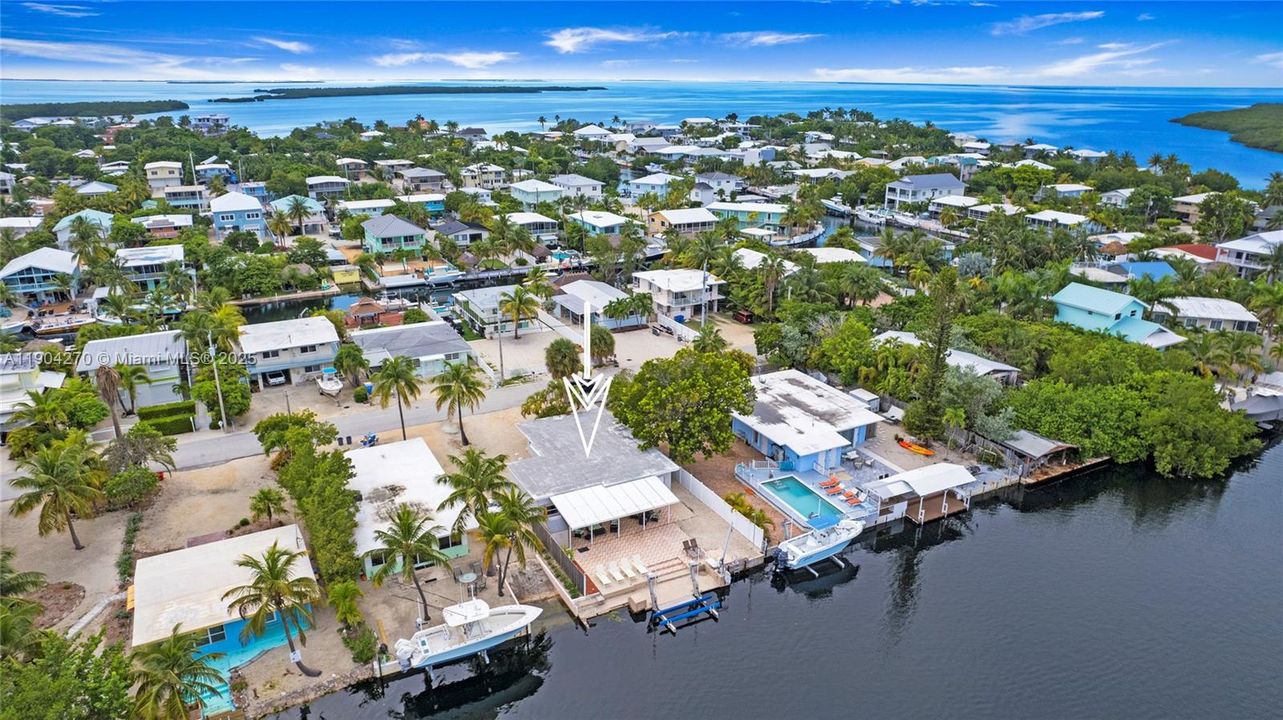 En Venta: $1,250,000 (3 camas, 3 baños, 1360 Pies cuadrados)