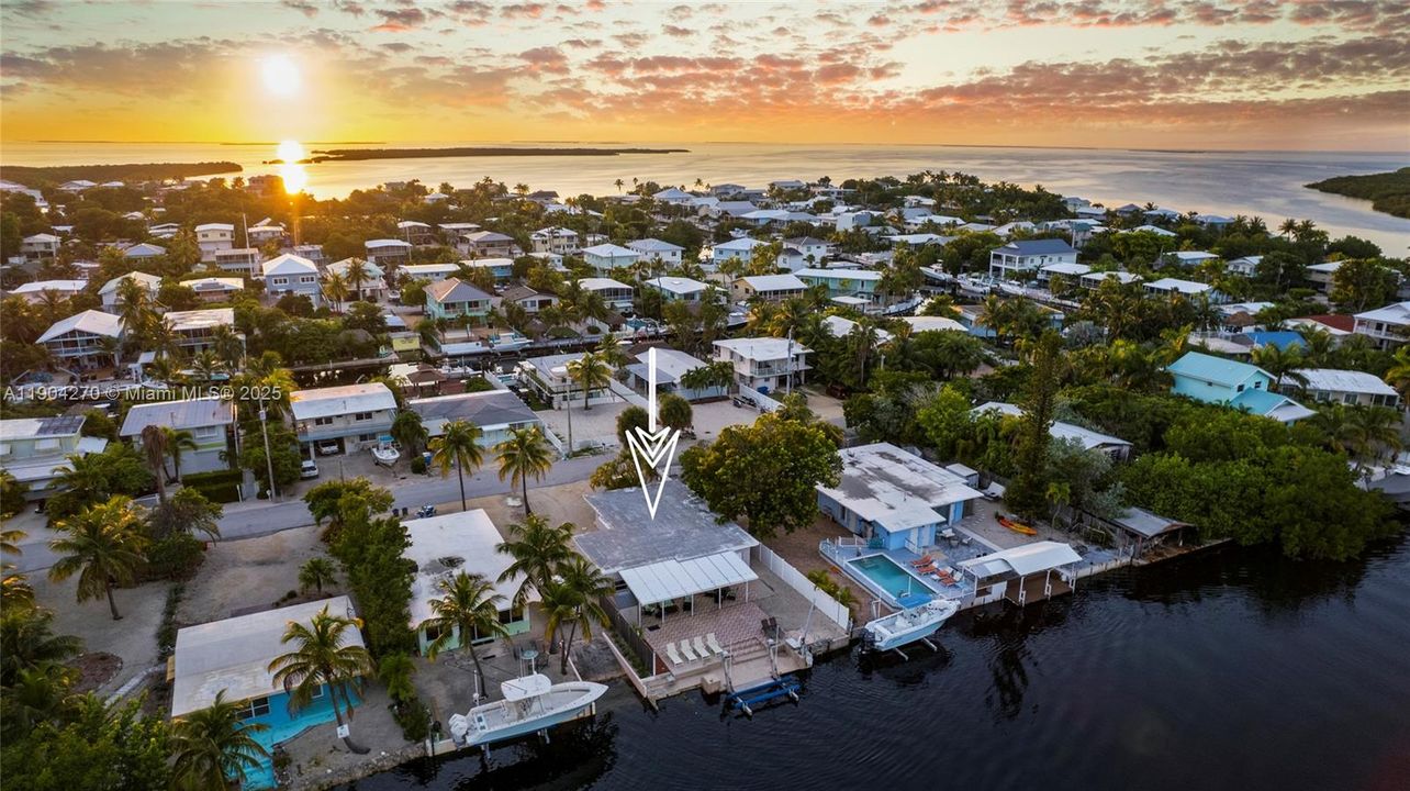 En Venta: $1,250,000 (3 camas, 3 baños, 1360 Pies cuadrados)