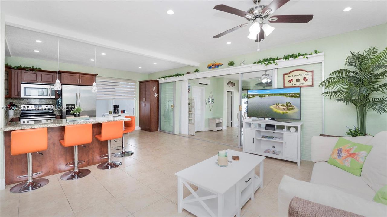 En Venta: $1,250,000 (3 camas, 3 baños, 1360 Pies cuadrados)