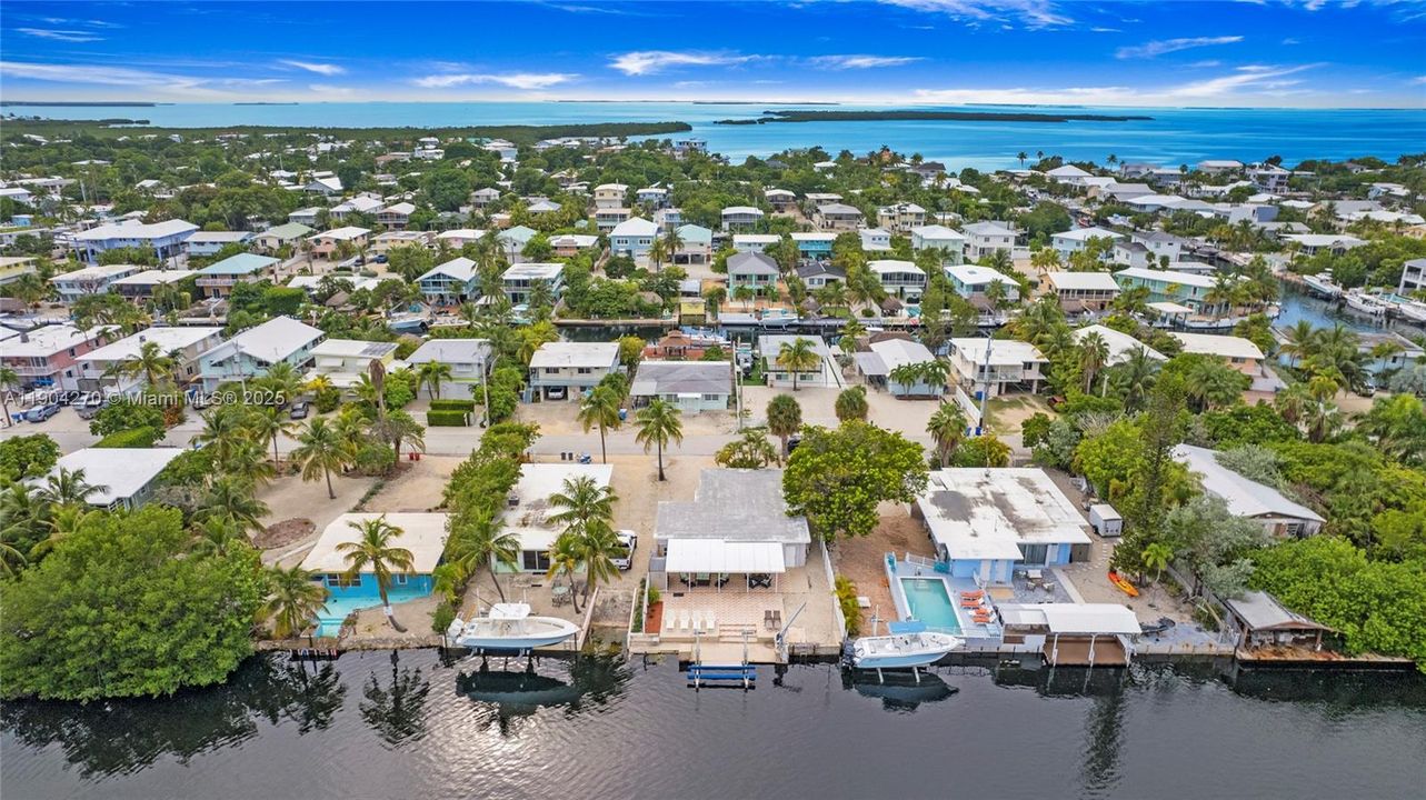 En Venta: $1,250,000 (3 camas, 3 baños, 1360 Pies cuadrados)