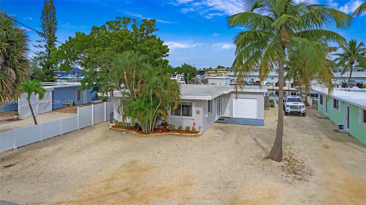 En Venta: $1,250,000 (3 camas, 3 baños, 1360 Pies cuadrados)