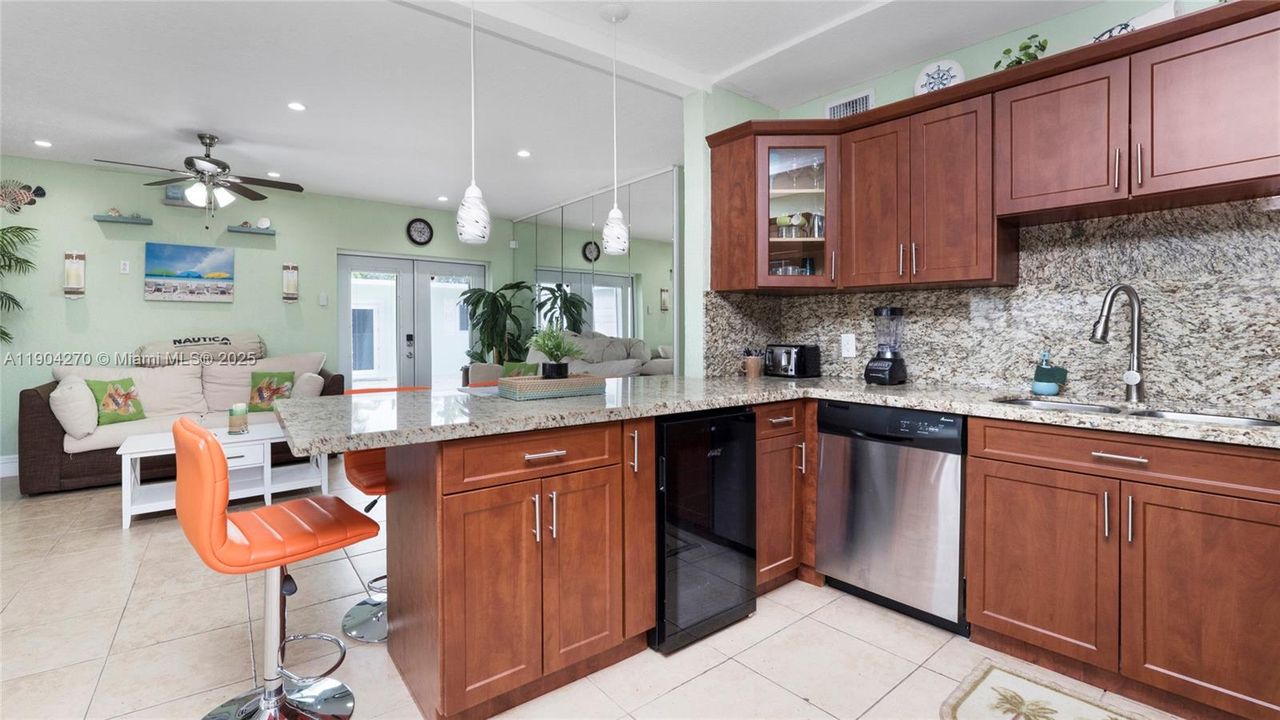 En Venta: $1,250,000 (3 camas, 3 baños, 1360 Pies cuadrados)