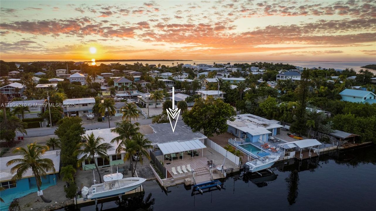 En Venta: $1,250,000 (3 camas, 3 baños, 1360 Pies cuadrados)