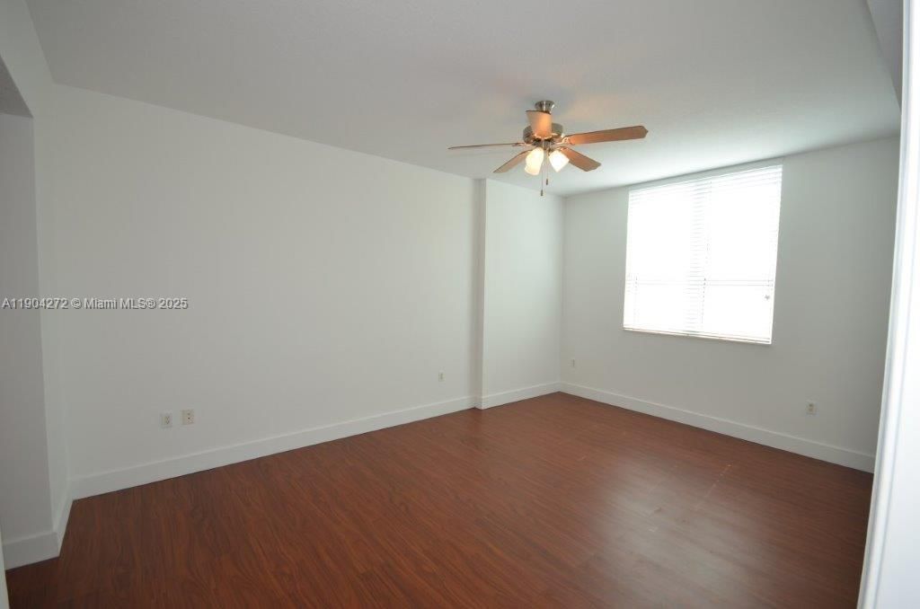 Под контрактом: $2,200 (1 спален, 1 ванн, 835 Квадратных фут)