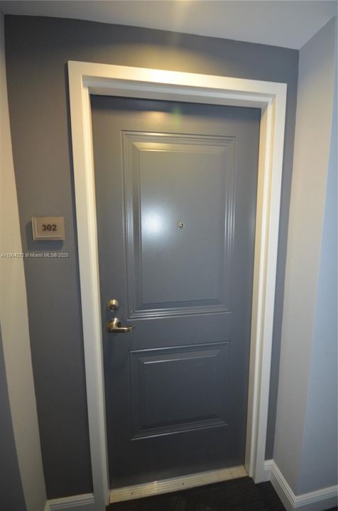 Под контрактом: $2,200 (1 спален, 1 ванн, 835 Квадратных фут)