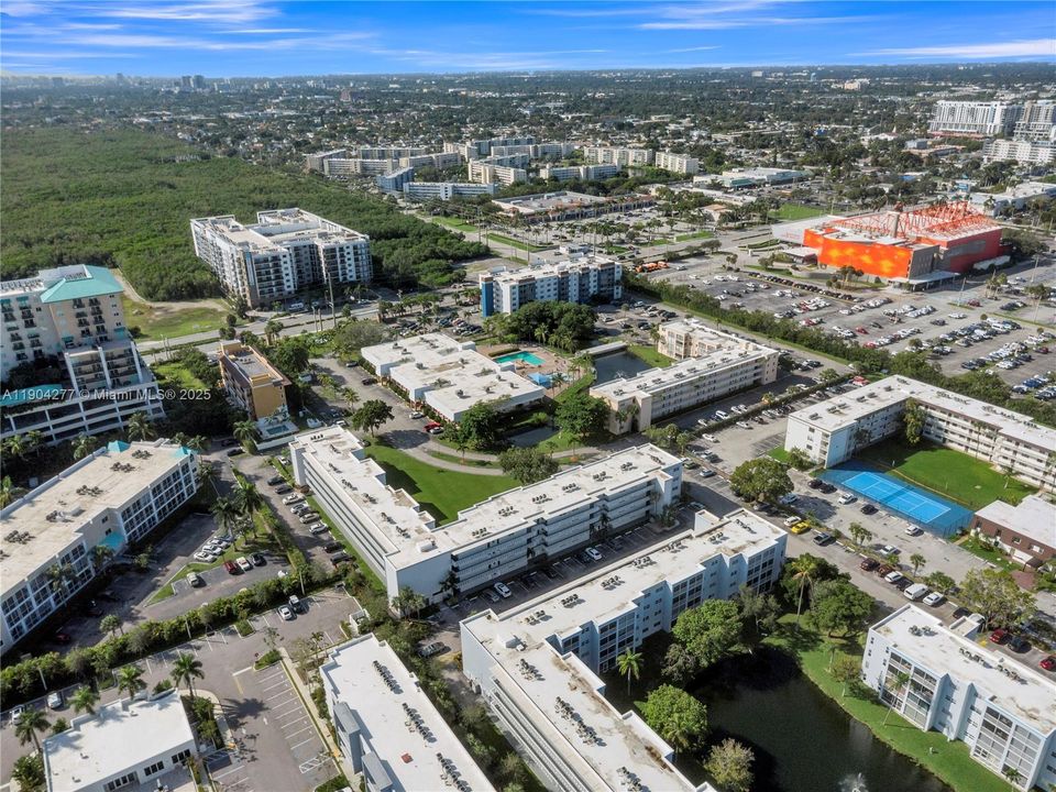 合同活跃: $164,500 (1 贝兹, 1 浴室, 790 平方英尺)