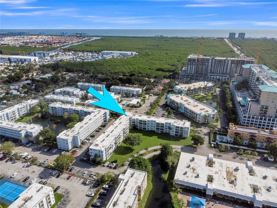 合同活跃: $164,500 (1 贝兹, 1 浴室, 790 平方英尺)