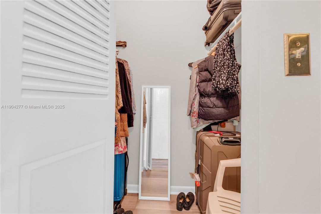 合同活跃: $164,500 (1 贝兹, 1 浴室, 790 平方英尺)