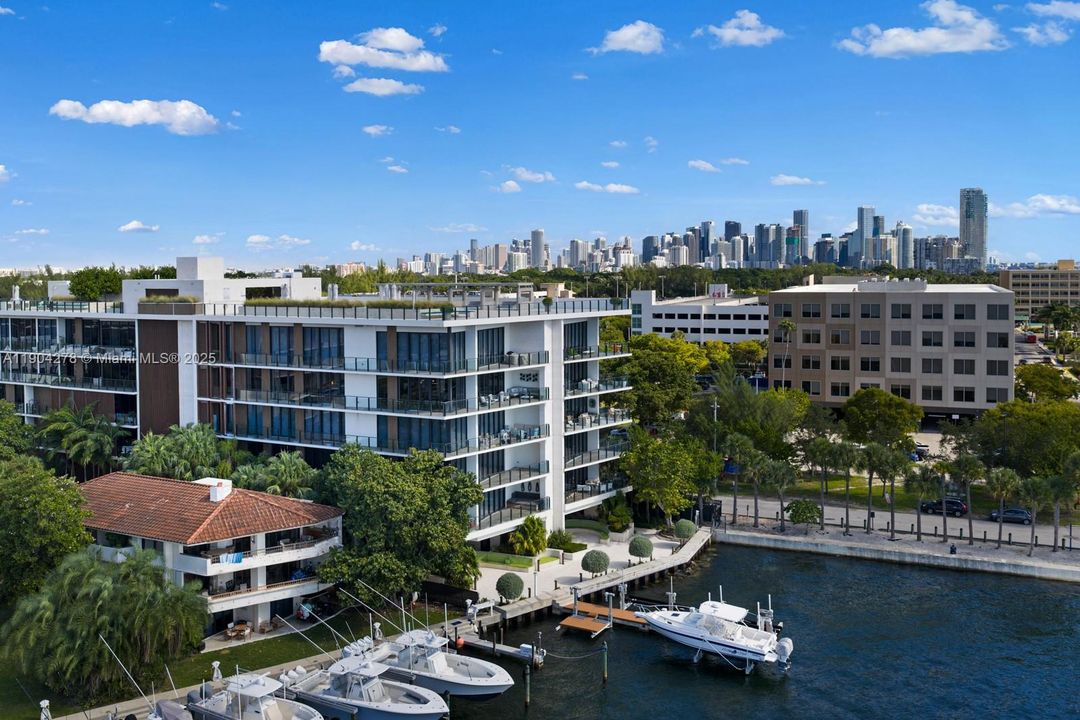 En Venta: $5,900,000 (4 camas, 5 baños, 2988 Pies cuadrados)