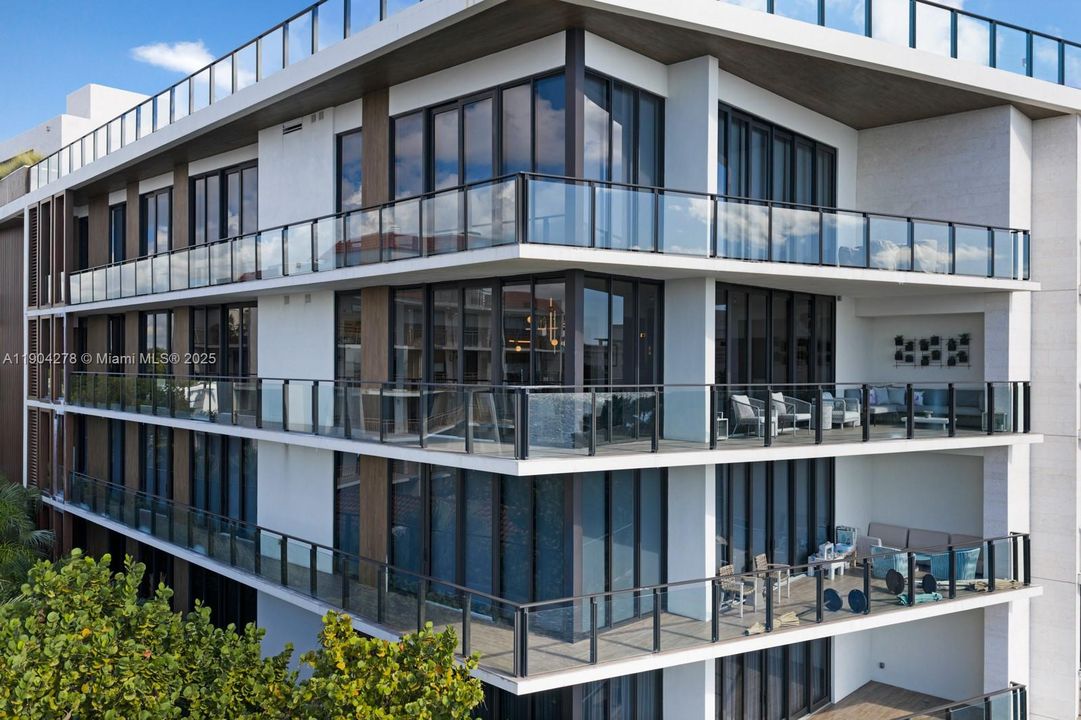 En Venta: $5,900,000 (4 camas, 5 baños, 2988 Pies cuadrados)