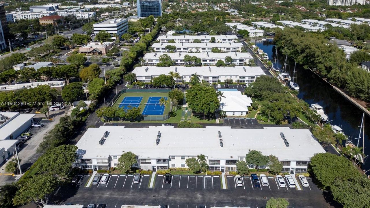 待售: $248,000 (1 贝兹, 1 浴室, 850 平方英尺)