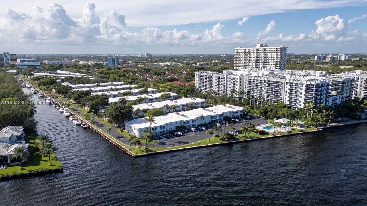 待售: $248,000 (1 贝兹, 1 浴室, 850 平方英尺)