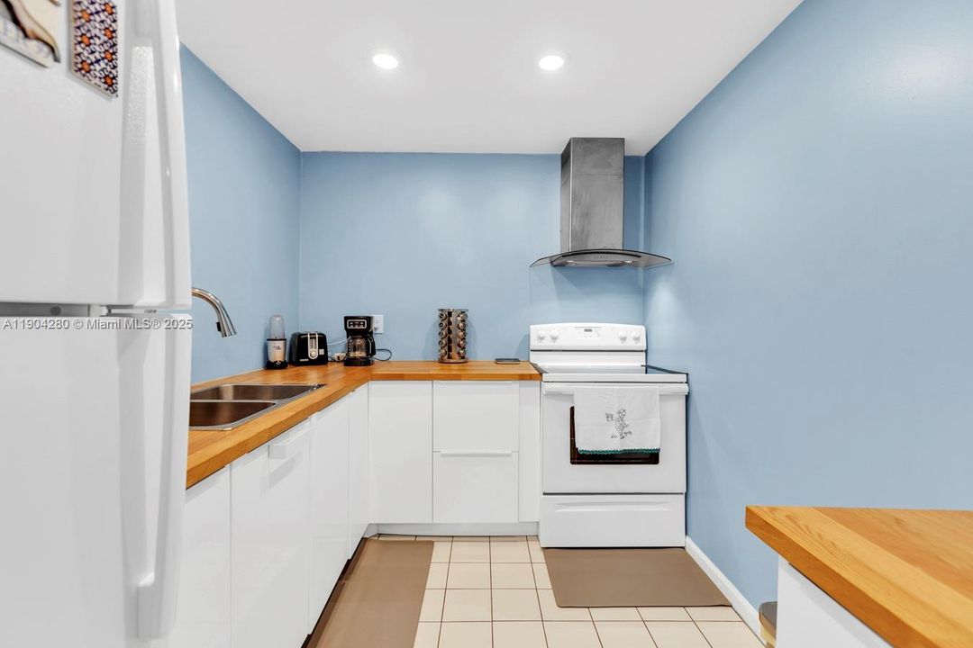 待售: $248,000 (1 贝兹, 1 浴室, 850 平方英尺)