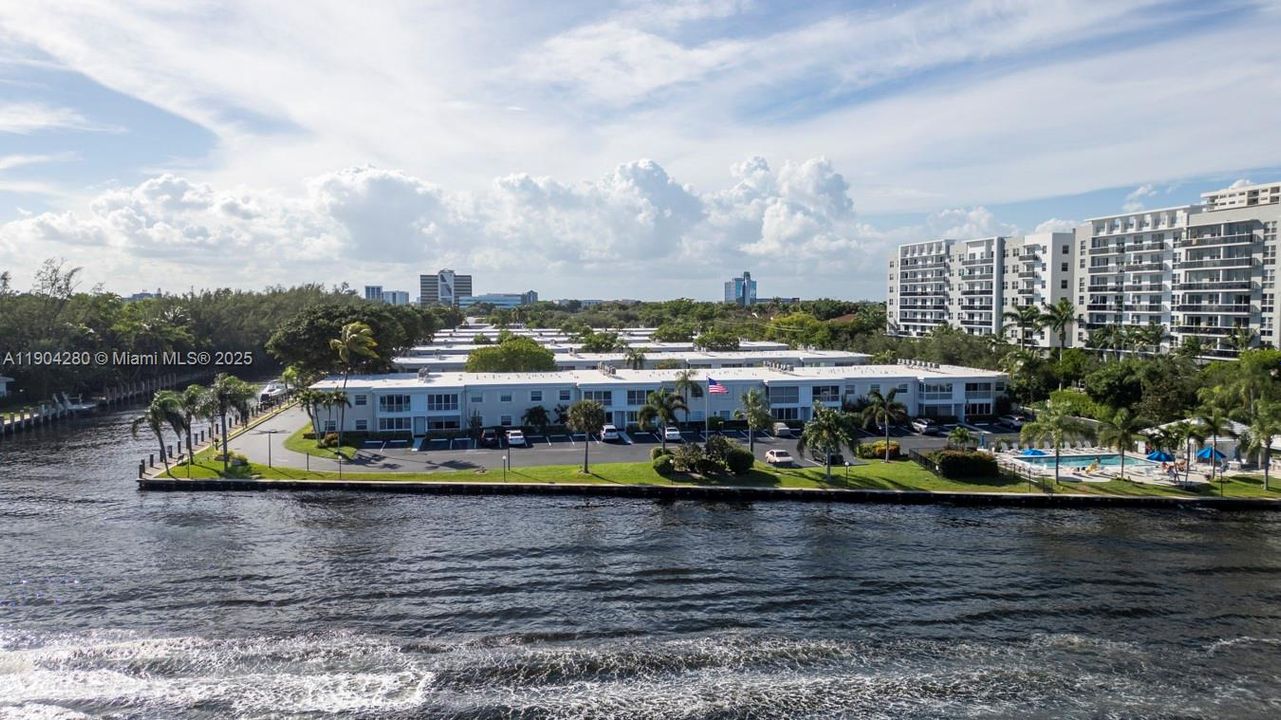 待售: $248,000 (1 贝兹, 1 浴室, 850 平方英尺)