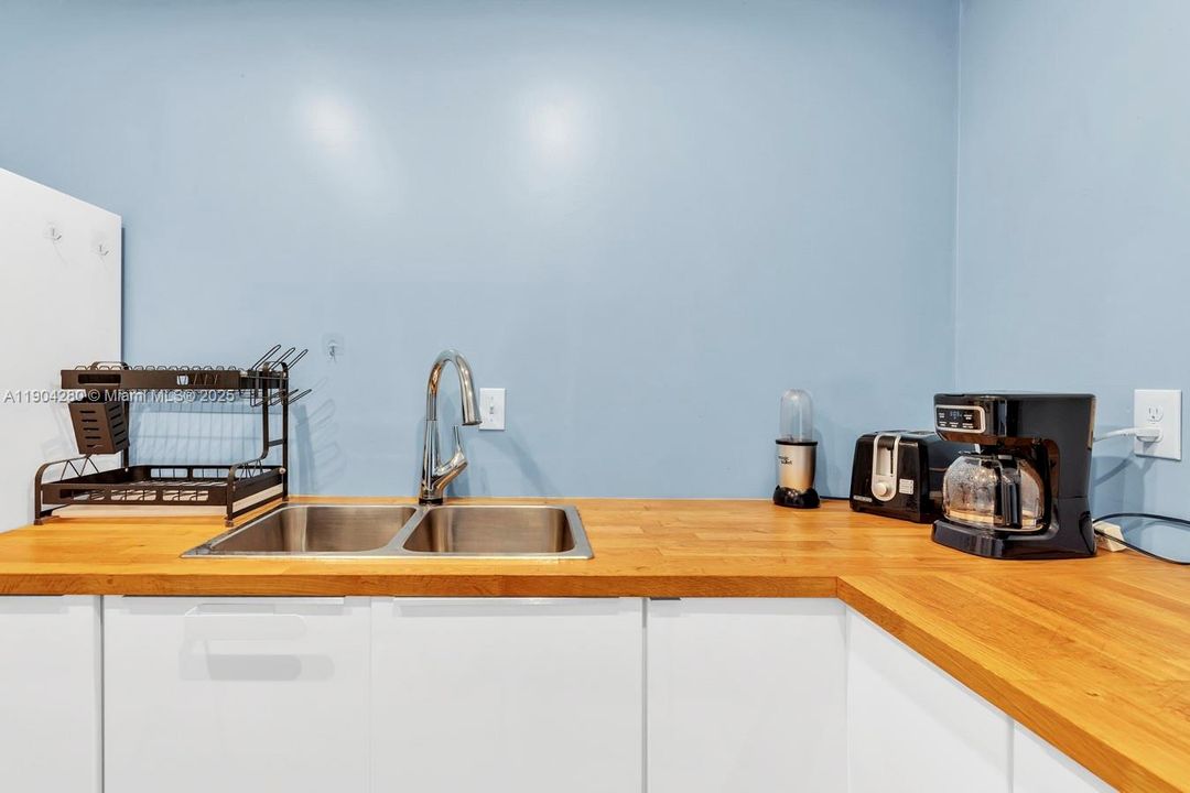 待售: $248,000 (1 贝兹, 1 浴室, 850 平方英尺)