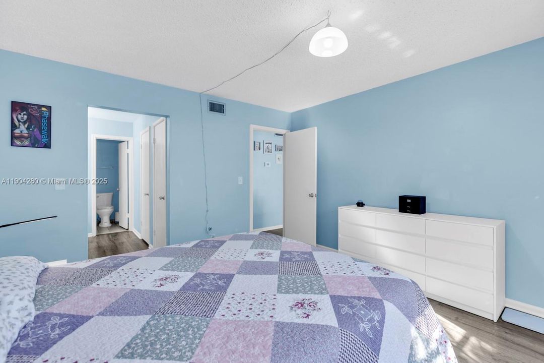 待售: $248,000 (1 贝兹, 1 浴室, 850 平方英尺)