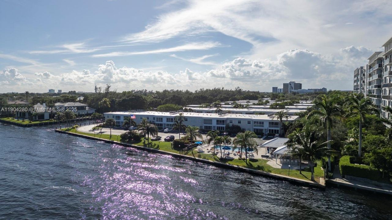 待售: $248,000 (1 贝兹, 1 浴室, 850 平方英尺)