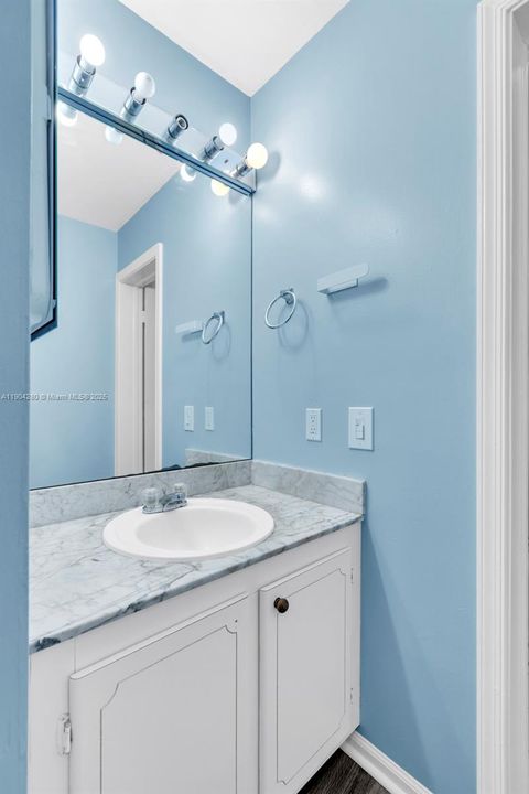 待售: $248,000 (1 贝兹, 1 浴室, 850 平方英尺)