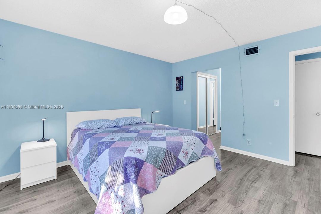 待售: $248,000 (1 贝兹, 1 浴室, 850 平方英尺)