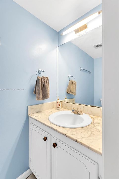 待售: $248,000 (1 贝兹, 1 浴室, 850 平方英尺)