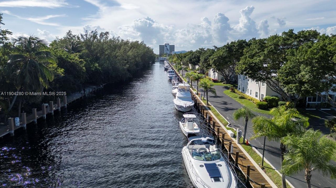 待售: $248,000 (1 贝兹, 1 浴室, 850 平方英尺)