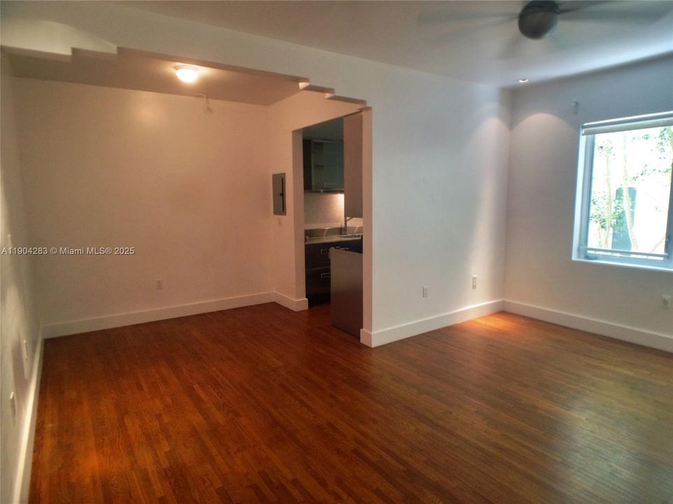 For Rent: $2,000 (0 beds, 1 baths, 439 Square Feet)