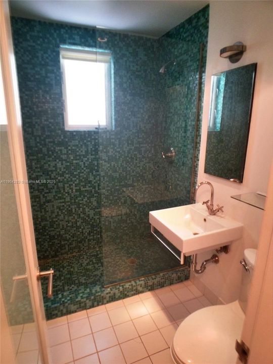 For Rent: $2,000 (0 beds, 1 baths, 439 Square Feet)