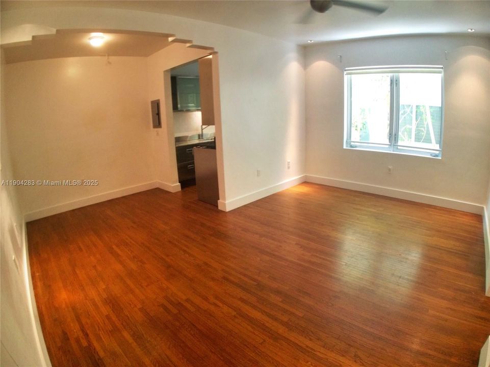 For Rent: $2,000 (0 beds, 1 baths, 439 Square Feet)