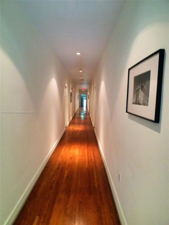 For Rent: $2,000 (0 beds, 1 baths, 439 Square Feet)