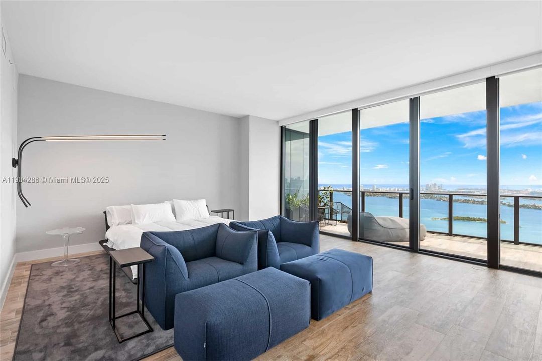 For Rent: $35,000 (4 beds, 5 baths, 4210 Square Feet)