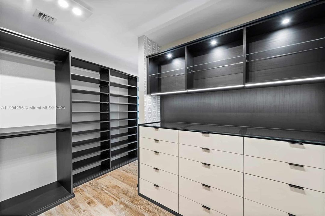 For Rent: $35,000 (4 beds, 5 baths, 4210 Square Feet)