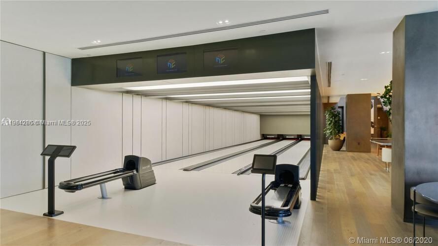 For Rent: $35,000 (4 beds, 5 baths, 4210 Square Feet)