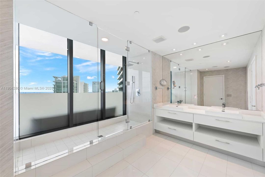 For Rent: $35,000 (4 beds, 5 baths, 4210 Square Feet)