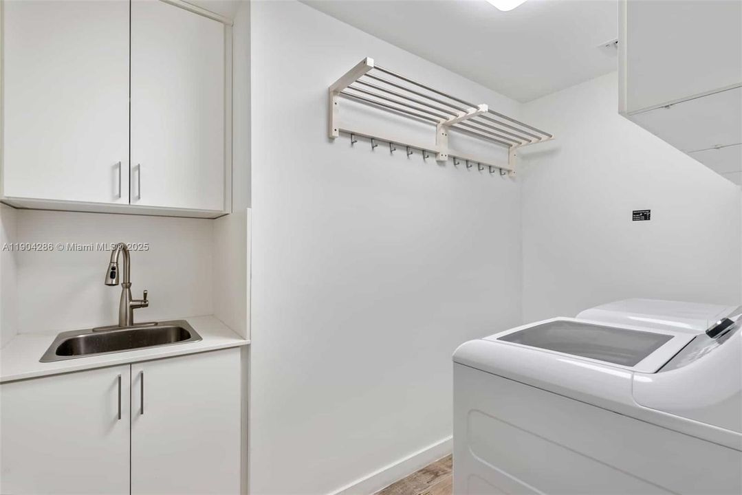 For Rent: $35,000 (4 beds, 5 baths, 4210 Square Feet)