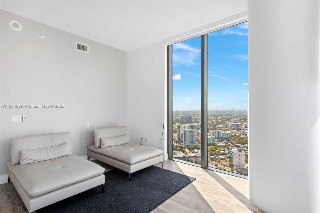 For Rent: $35,000 (4 beds, 5 baths, 4210 Square Feet)