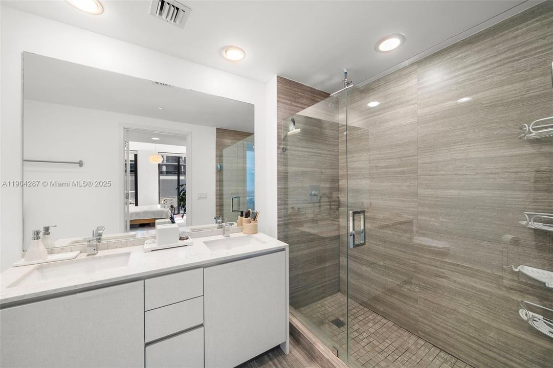 На продажу: $849,999 (1 спален, 2 ванн, 1100 Квадратных фут)